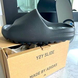 Yeezy Slides (Onyx)